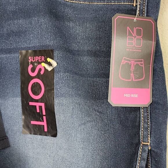 No Boundaries Women's Blue Super Soft Drawstring Mid-Rise Pull-on Shorts Size 19 - Picture 3 of 3